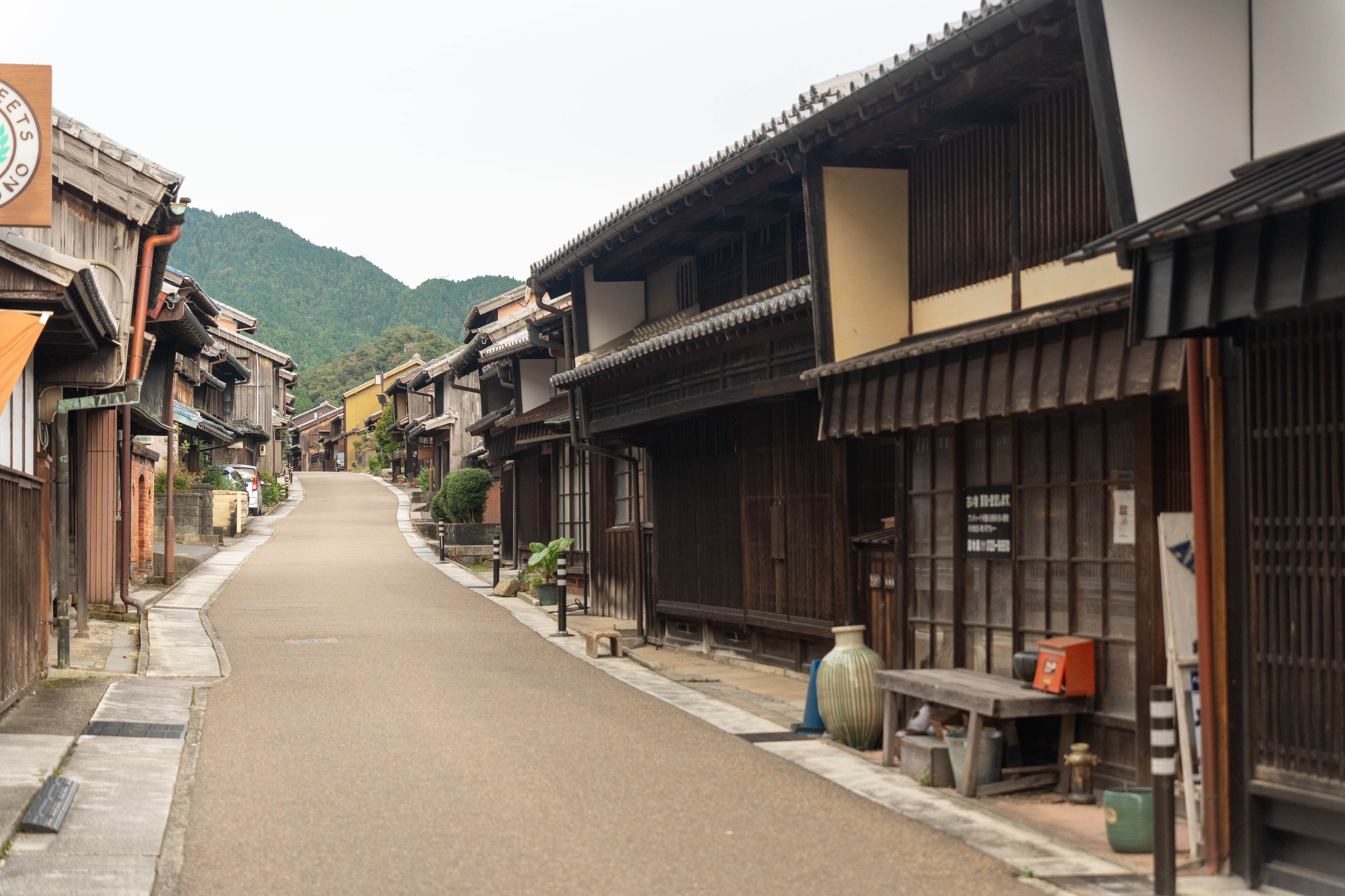 鈴鹿峠へと登る関宿
